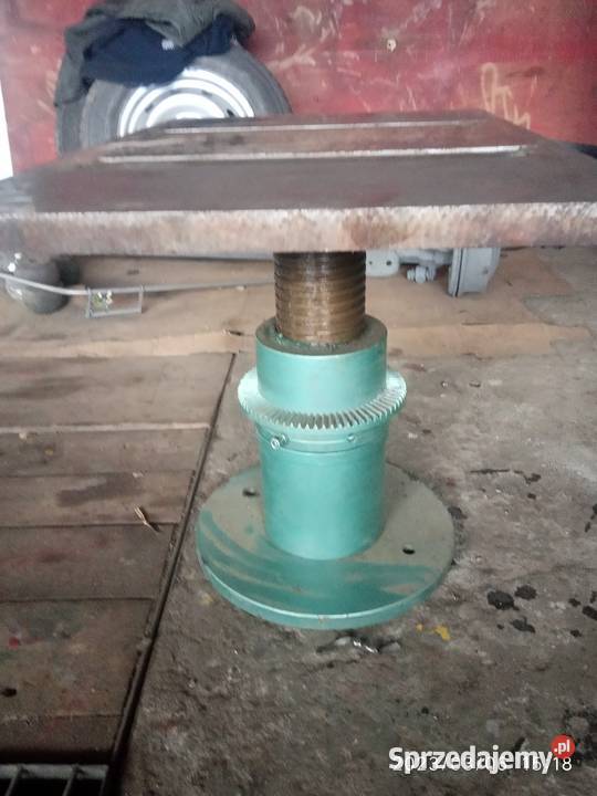 Grubościówka stół z mechanizmem