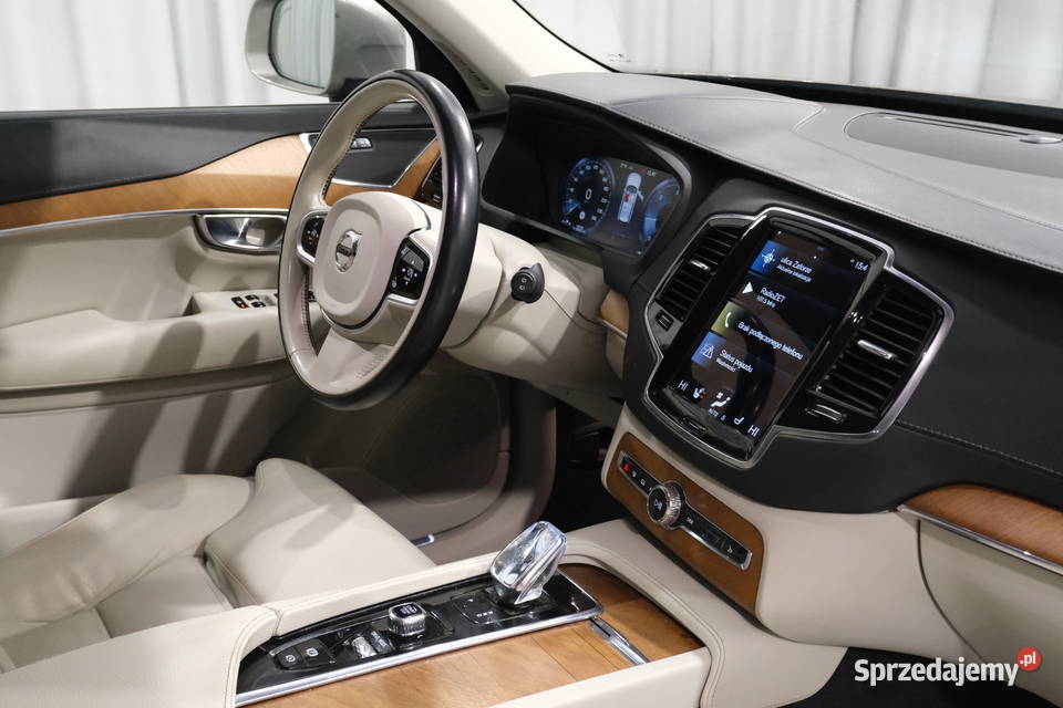 VOLVO XC90 2020 196900 ccm 235 Warszawa sprzedam