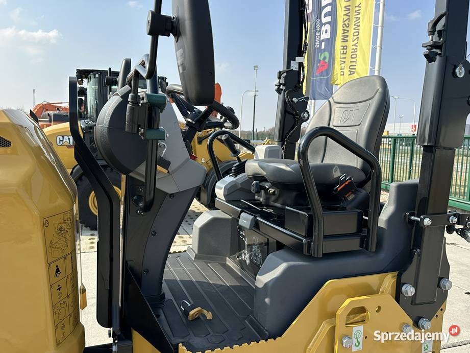 WALEC DROGOWY CATERPILLAR CB25 GC Rok produkcji 2025 Tuliszków