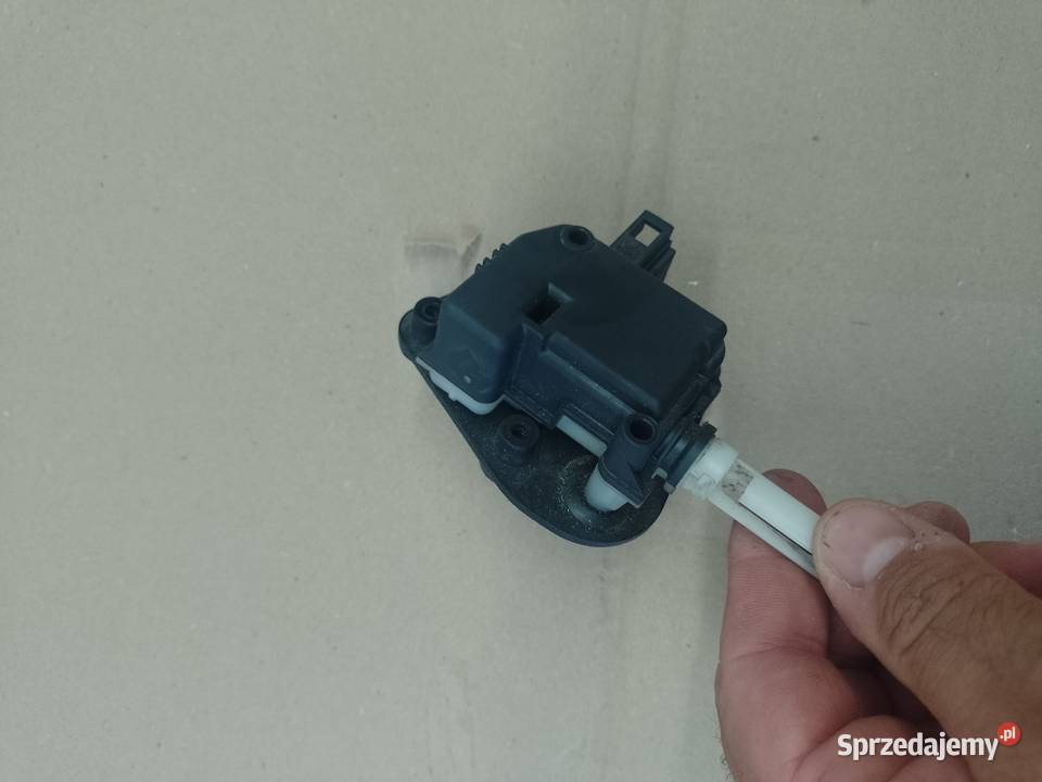 Silniczek centralnego zamka klapy tył Audi A6 C5 Porąbka sprzedam