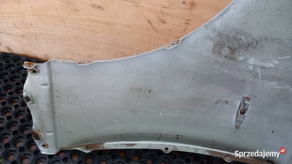 LEXUS IS 220 BŁOTNIK PRZÓD PRAWY 1G1 osobowe Zbierkowo