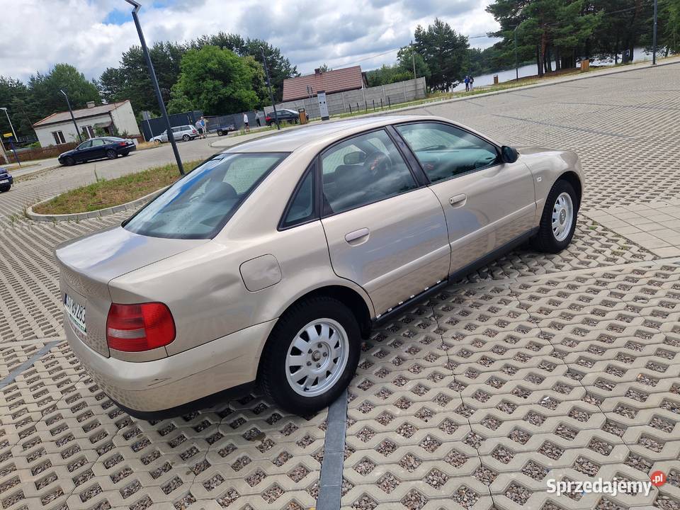 Audi A4 B5 1999r Lift 16 Benzyna Klima Starachowice sprzedam