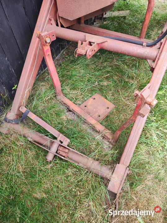 Ładowacz czołowy jednosekcyjny Massey Ferguson Radom