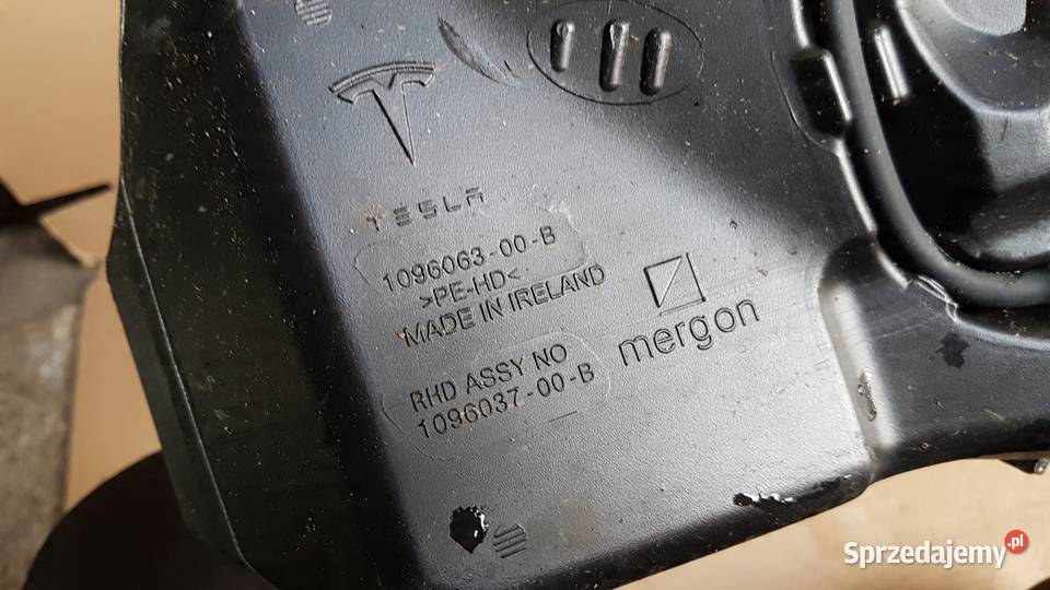 ZBIORNICZEK SPRYSKIWACZY TESLA 3 109606300B Międzychód sprzedam