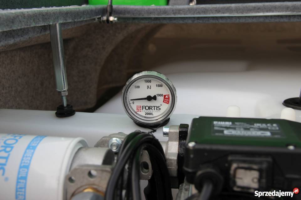 Zbiornik dwupłaszczowy na ON z dystrybutorem