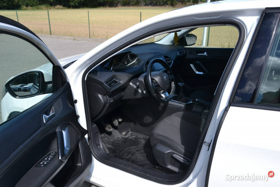 Peugeot 308 lifcie 15 bluehdi 100 ledy nawigacja Rok produkcji 2019 Kęty