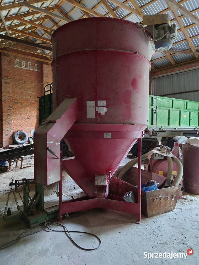 Mieszalnik pasz ze śrutownikiem Zuptor Kajetanów