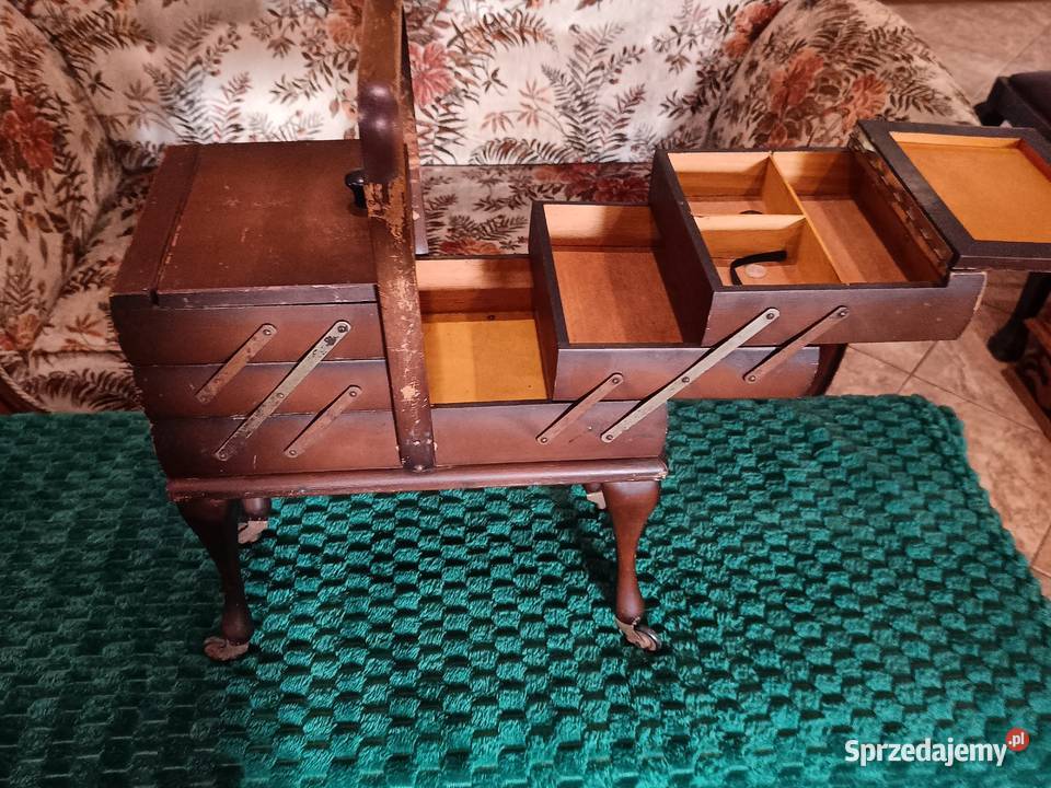 Trzy poziomowy drewniany niciak na kółkach Lipno