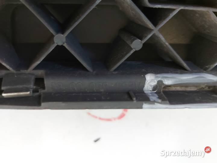 MERCEDES W204 07r grill atrapa A2048800083 Kielce