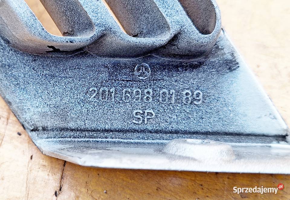 MERCEDES W201 LISTWA BOCZNA WLOT POWIETRZA osobowe Radom