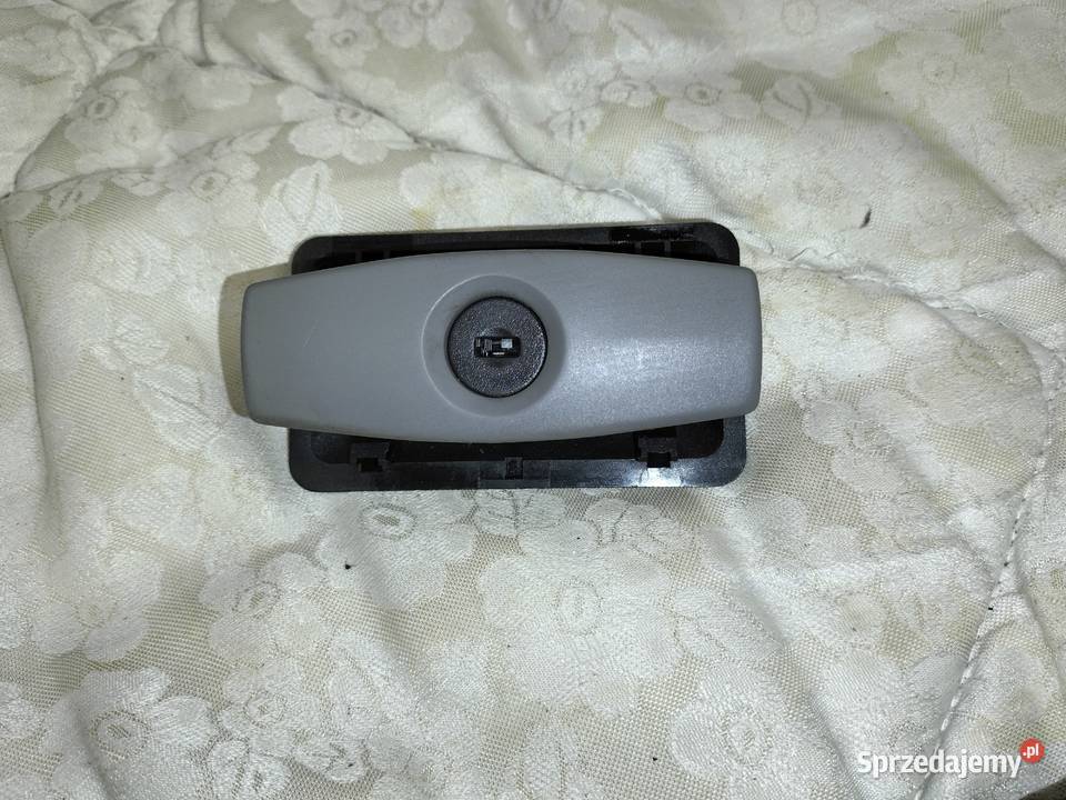 Zamek schowka pasażera BMW E60 E61 E63 E64 Poręba