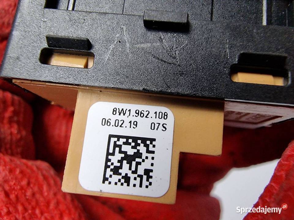 PRZYCISK AUDI A4 B9 8W1962108 osobowe Lipno