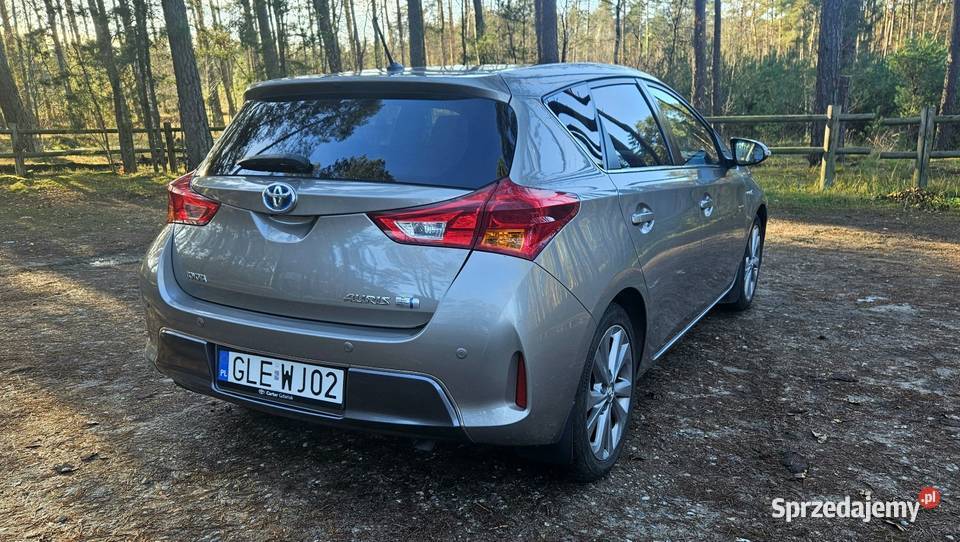 Toyota Auris hybrid Premium 18 HSD nieuszkodzony Warszawa sprzedam