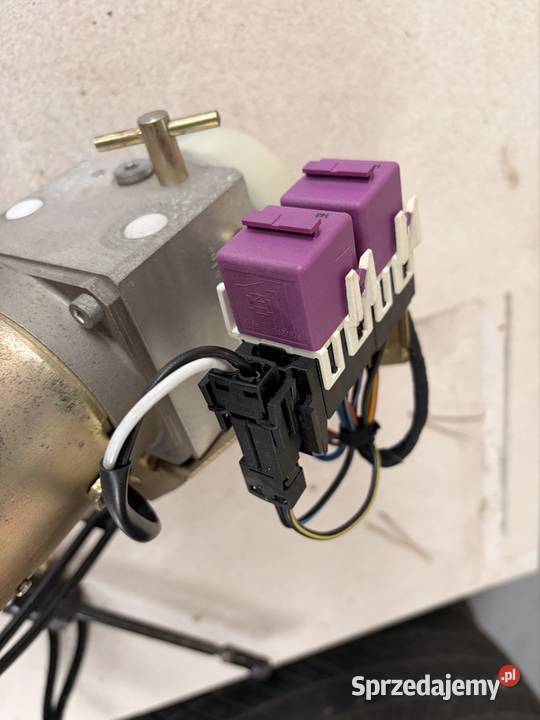 Pompa dachu z siłownikiem BMW Z3 Płock