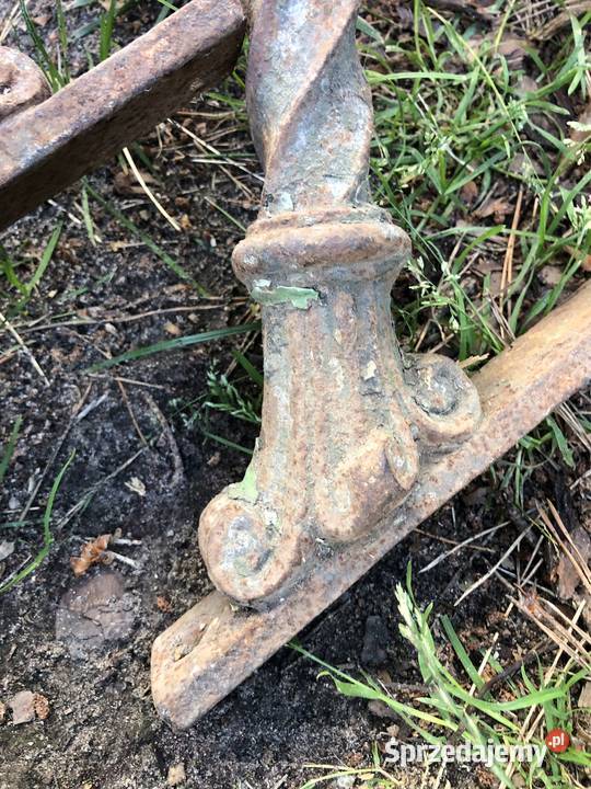 Żeliwne angielskie stare Wiktoriańskie tralki z Poznań