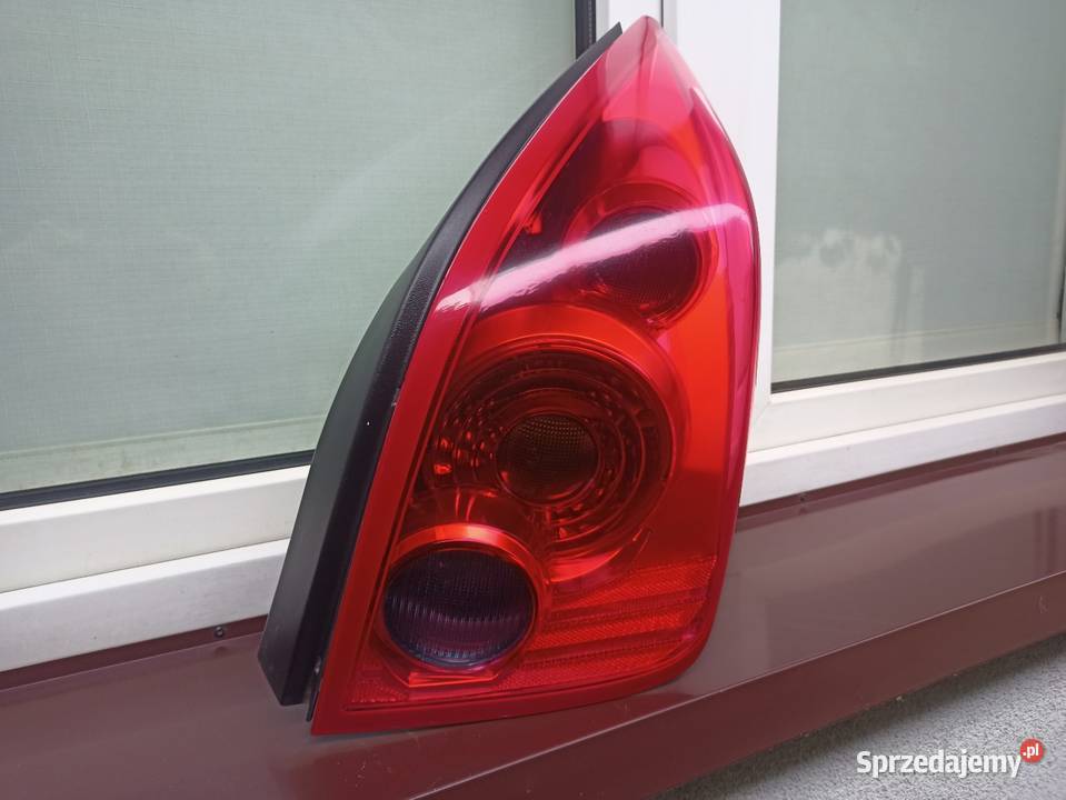 Nissan Primera P12 hatchback HB lampa tył tylna Sieradz