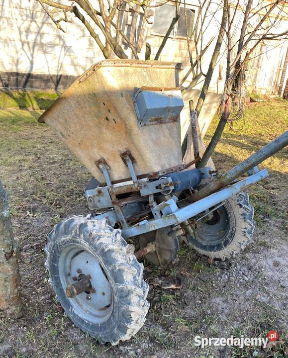 Rozsiewacz nawozu KOS nieuszkodzony Rzejowice sprzedam