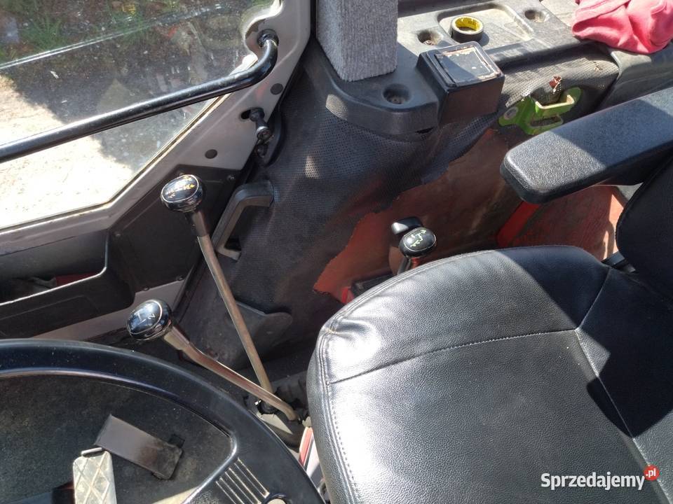 Ciągnik Massey Ferguson nieuszkodzony Ciągniki