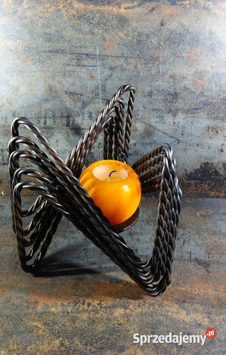 Świecznik brutalistyczny kuty z żelaza vintage Kalisz