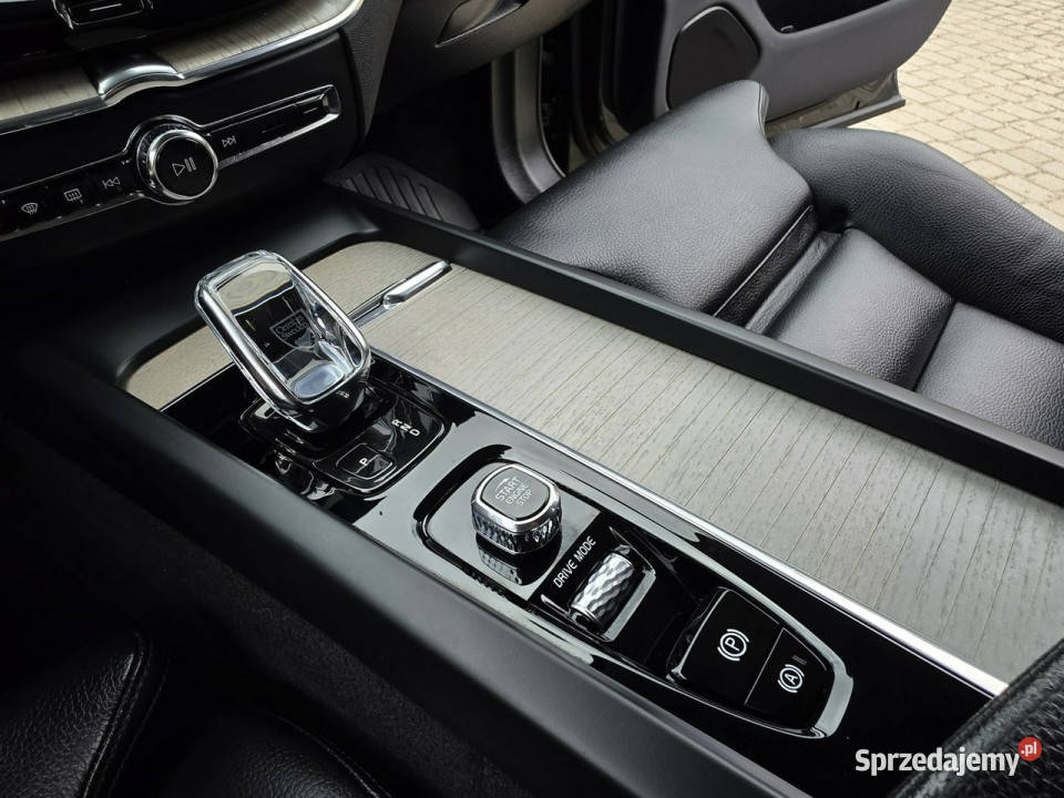 Volvo XC 60 B4 20 Benzyna 197 Insciption Salon I asystent pasa ruchu Skępe