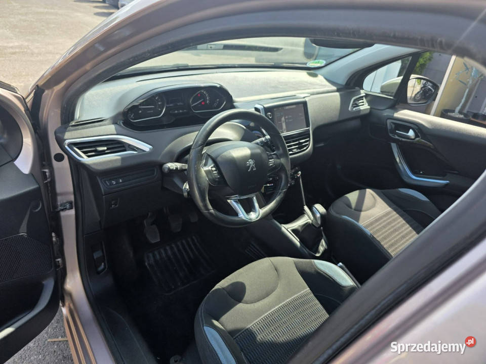 Peugeot 208 16 Benzyna 120 Klima LED Panorama