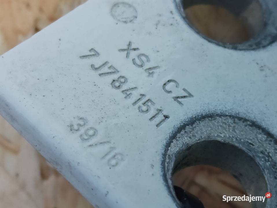 Przedmiotem Sprzedaży są Dwa Zawiasy Górny Dolny dostawcze wielkopolskie
