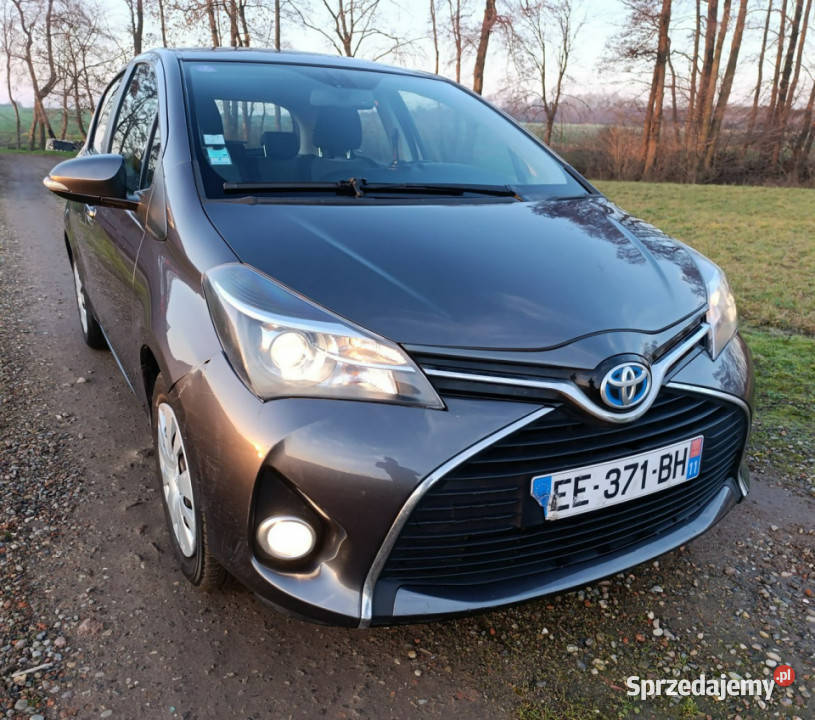 Toyota Yaris 15 hybrid 100 III 20112019 światła do jazdy dziennej Pleszew sprzedam