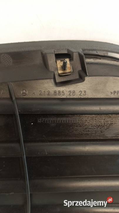 MERCEDES W212 KRATKA ZDERZAKA PRAWA A2128852823 Motoryzacja