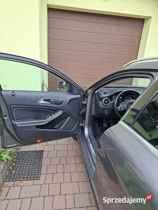 MercedesBenz GLA 180 16 Manual Benzyna 2016r podgrzewane fotele Dębica sprzedam