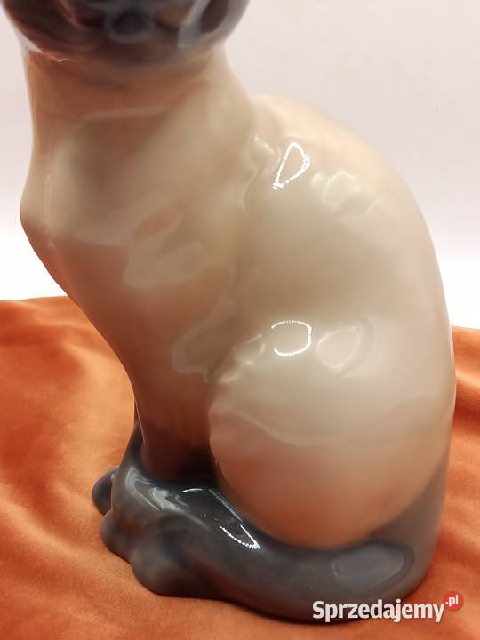 Figurka piękna ceramiczna róża w szarości