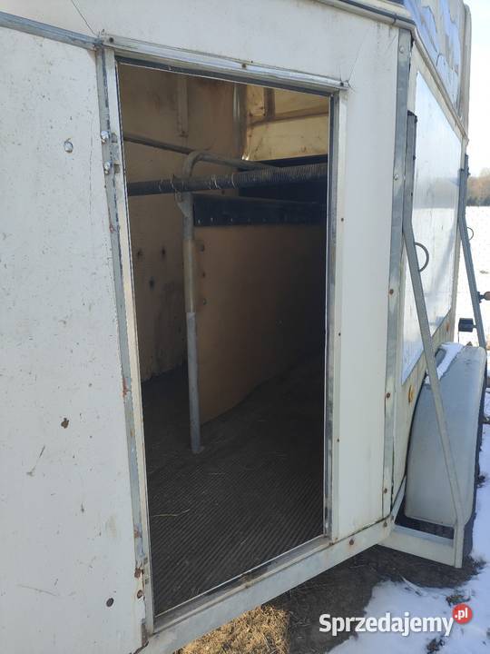 Przyczepa do przewozu koni i innych zwierząt Serniki