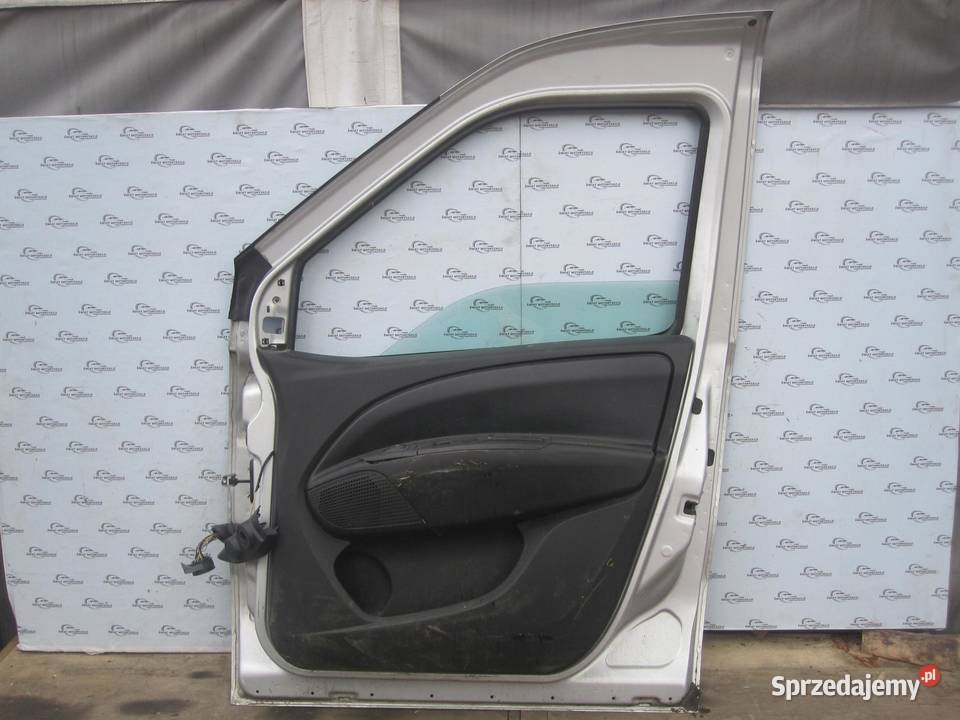 OPEL COMBO D 16r drzwi prawe przód