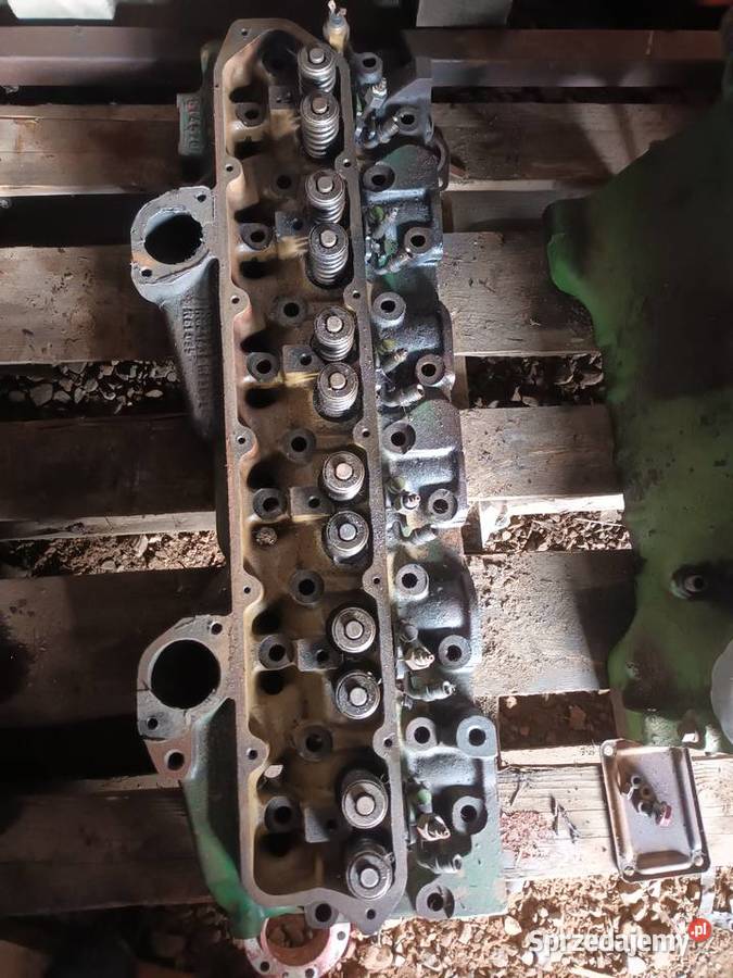 Głowica do silnika 6359 TZ 03 6cylindrowego John Bukowie