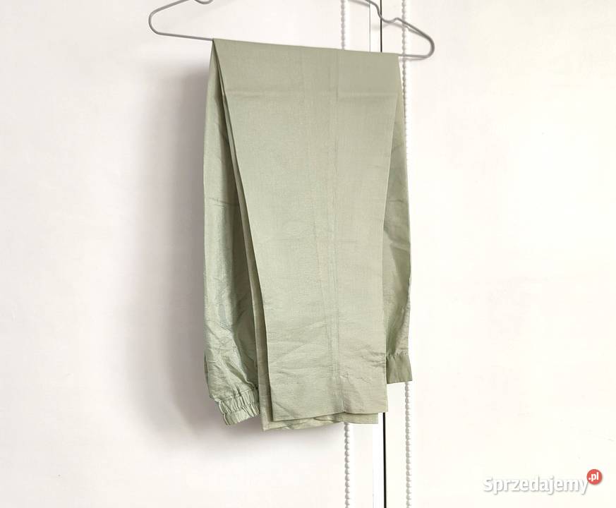 Indyjski komplet M 38 zielony złoty haftowany Szczecin