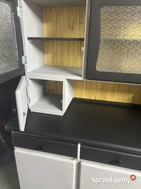 Odnowiony kredens Tyczyn