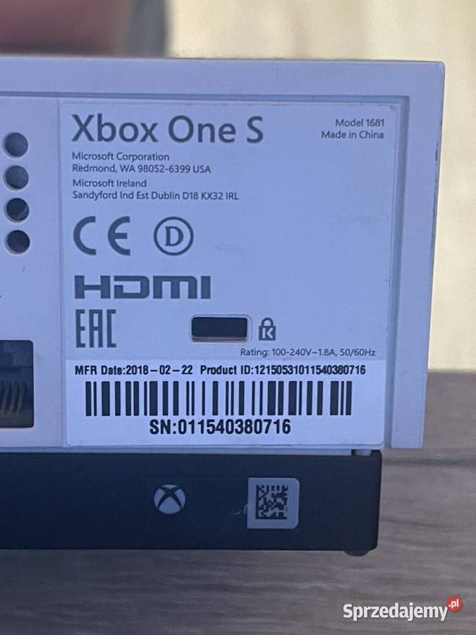 syndyk sprzeda konsolę Xbox One S 1 TB 1 pad Brzoza sprzedam