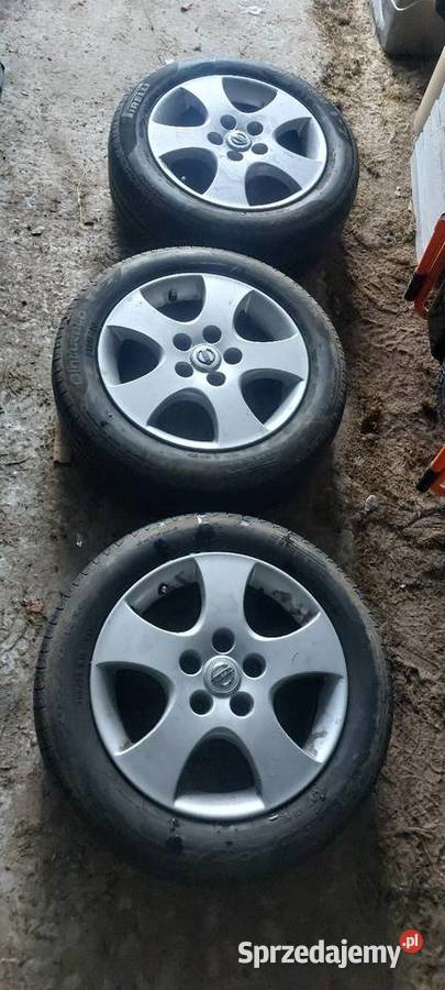 Felgi Nissan z oponami letnimi Pirelli 2055516