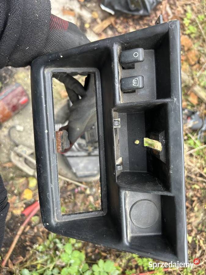 Konsola nawiewu Fiat 126p kratka nawiewu i wiele