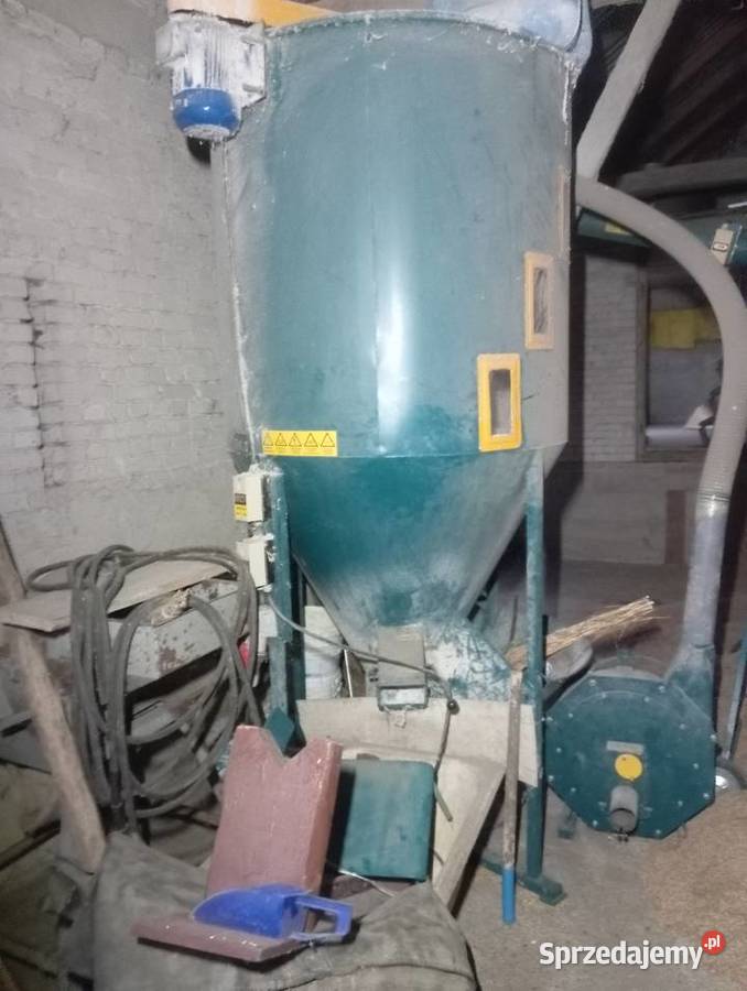 Młynek z mieszalnikiem pasz