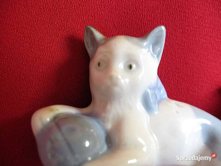 Kot kotek z piłką figurka stara porcelana 4 x 6 Siedlce