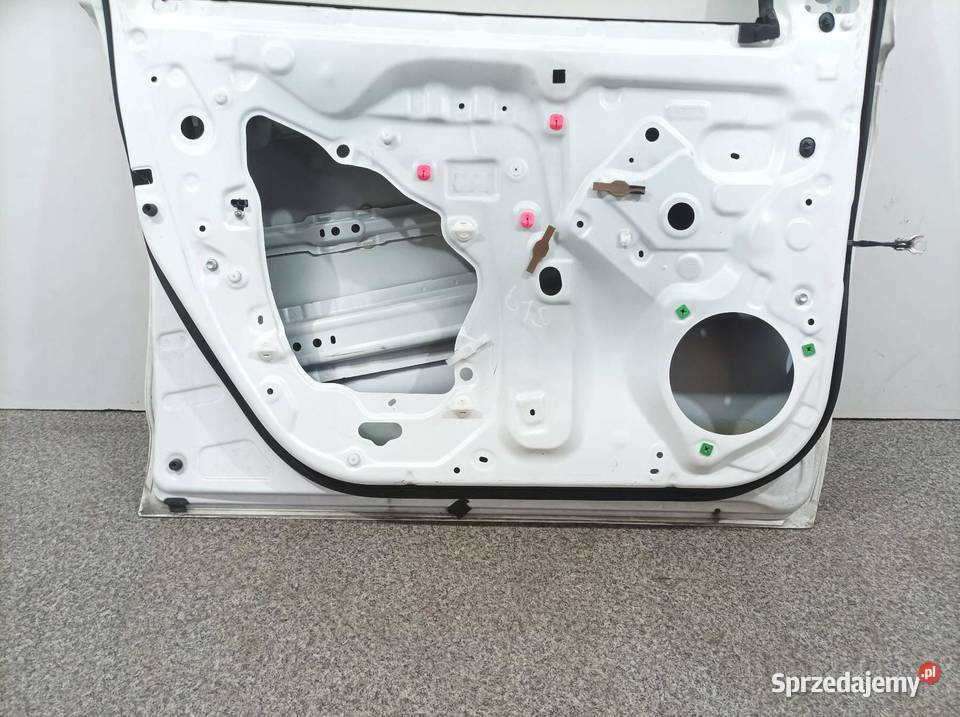 DRZWI LEWE PRZÓD 040 Toyota Yaris IV 2020