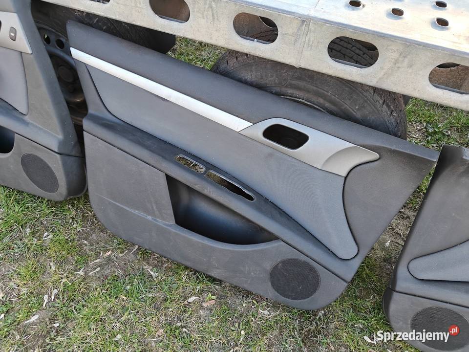 Peugeot 407 sedan boczki kpl tył roletki