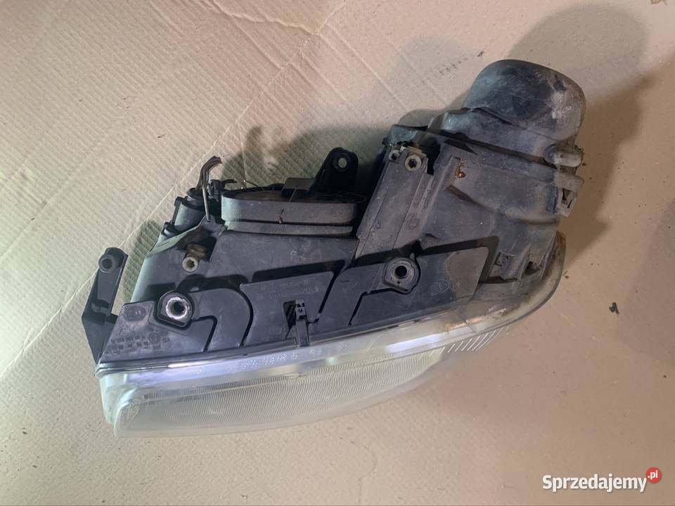 Reflektor lampa xenon przód lewa prawa osobowe Szczecin