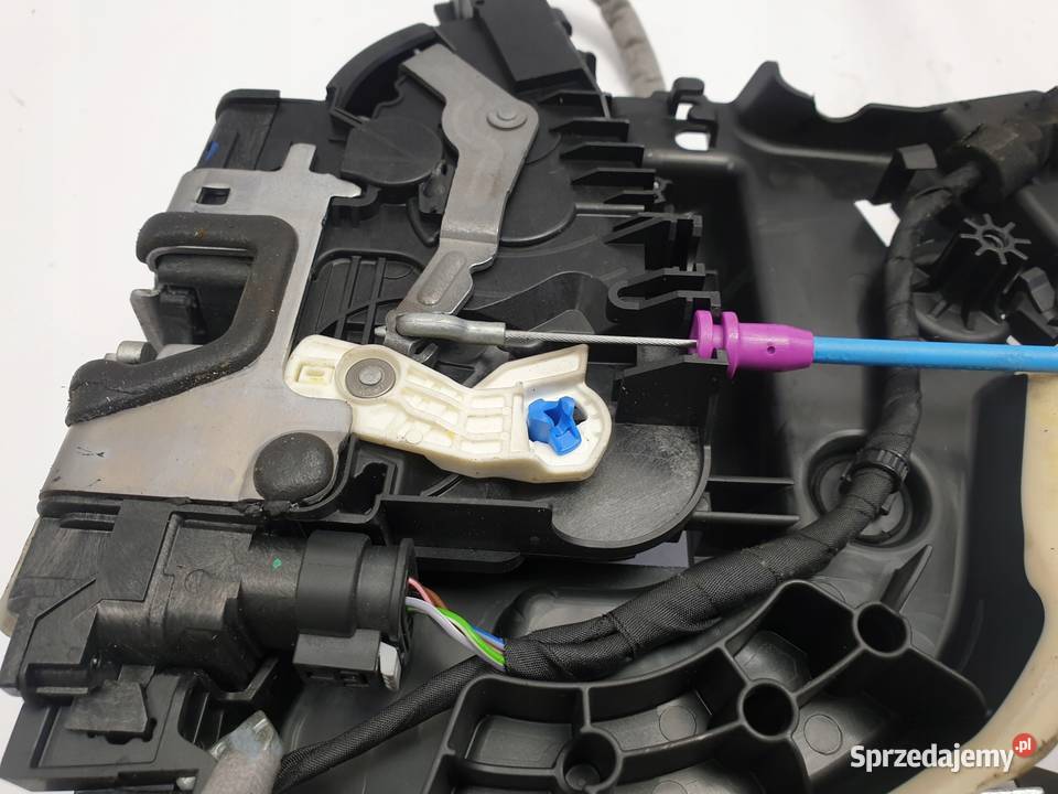 Mercedes A205 W205 ZAMEK PRZEDNICH DRZWI prawy Rudka