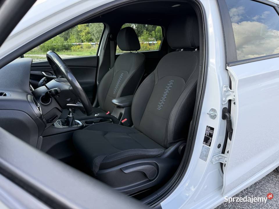 Hyundai i30 14 BENZYNA Klimatyzacja Kamera Ledy ABS Konin