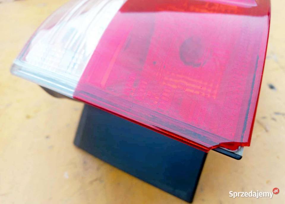 FORD FOCUS MK3 KOMBI 2010 2014 BM5113404G LAMPA prawe