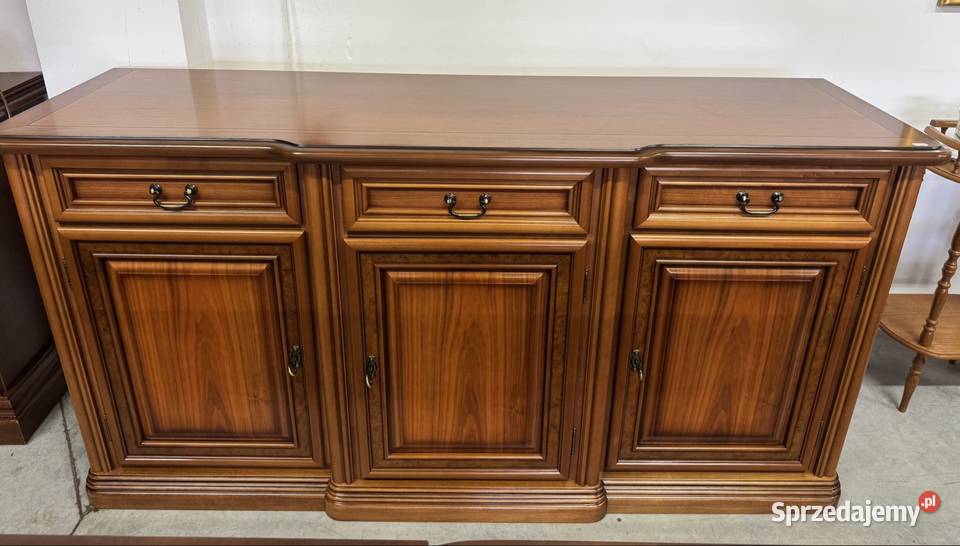 Drewniana komoda na cokole z trzema szufladami i Ełk sprzedam