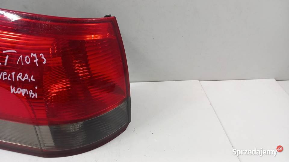 OPEL VECTRA C LIFT KOMBI LAMPA TYŁ LEWY Zbierkowo