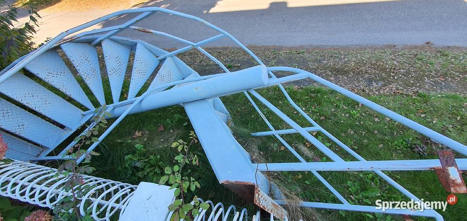 Schody zewnętrzne kręcone spiralne metalowe