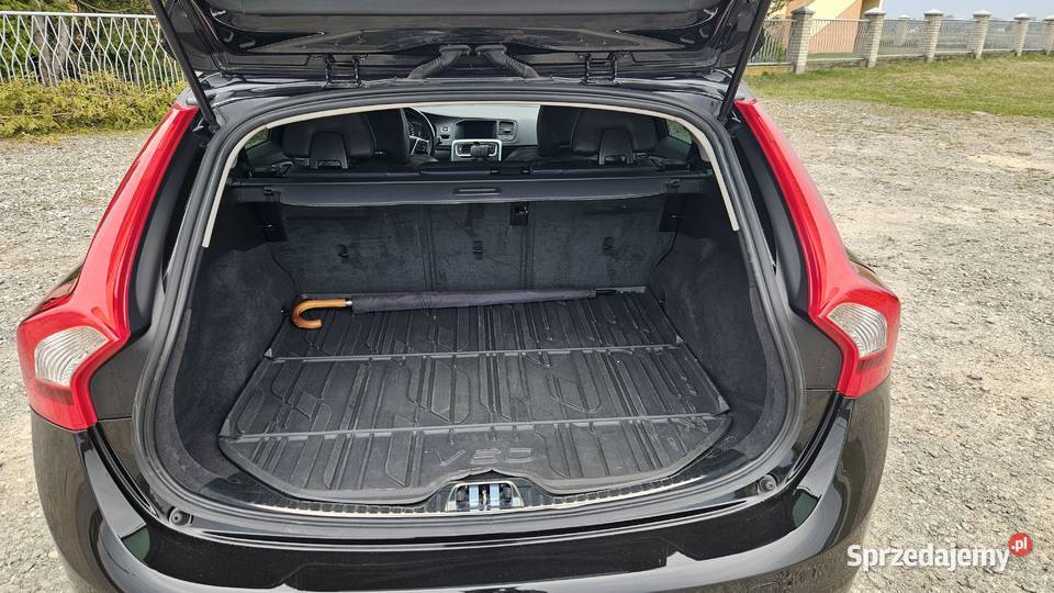 Volvo v60 T5 RDesigne bogata stan 240KM